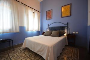 Ein Bett oder Betten in einem Zimmer der Unterkunft Hotel Casa de los Azulejos