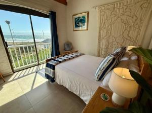 Giường trong phòng chung tại Beach Haven