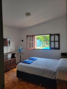 a bedroom with a large bed and a window at Alojamiento Esparta in Villa Carlos Paz