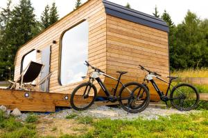 two bikes parked in front of a tiny house at Woodydrem in Hruštín