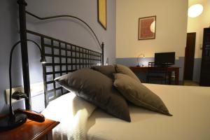 Ein Bett oder Betten in einem Zimmer der Unterkunft Hotel Casa de los Azulejos