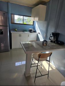 a kitchen with a table and a chair in it at Apartamentos DesCANso in Comunidad