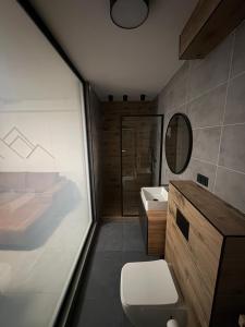 Et badeværelse på Osicki Sport Resort