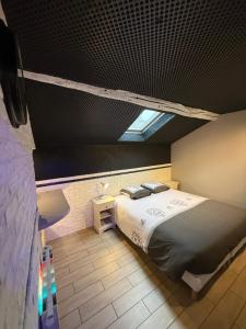 Giường trong phòng chung tại Au cœur de pont