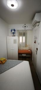 a room with a kitchen with a sink and a door at Playa de Sant Adrià de Besòs in Sant Adria de Besos
