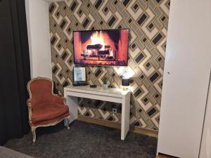 TV/trung tâm giải trí tại Cosy Corner - Appartement spa - Jacuzzi