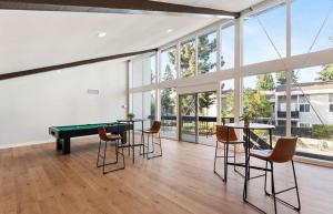 Billardbord på A Tranquil Retreat in Tarzana CA