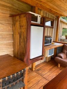 een keuken met een koelkast en een magnetron bij Eagles Rest -4WD AWD access -a private retreat for two- in Upper Burringbar