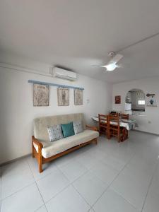 Posezení v ubytování Peñiscola apartamento con piscina, barbacoa y wifi