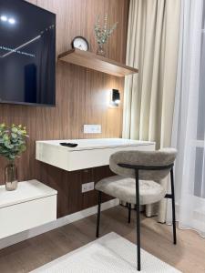 a dressing room with a chair and a desk at RentNow Apartments Luxury Apartment with Balcony and Parking in Chişinău +57 photos
