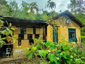 En have udenfor Jacamaki Nature GuestHouse en Villa de Leyva