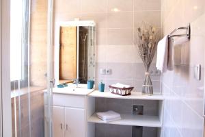 Koupelna v ubytování La Loge du Billat + 12 fotografií