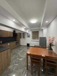 Kuchyň nebo kuchyňský kout v ubytování Apartmány u Honzíka