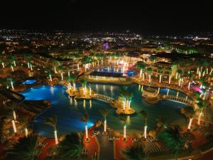 Et luftfoto af Sea Beach Edge By Rotana