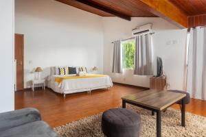 En eller flere senge i et værelse på Departamento Dos reis + 36 billeder