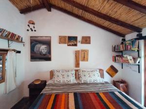 En eller flere senge i et værelse på Jacamaki Nature GuestHouse en Villa de Leyva