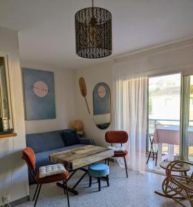 Posezení v ubytování Cocon lumineux à Bandol à deux pas de la plage et de la gare