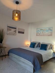 Postel nebo postele na pokoji v ubytování Cocon lumineux à Bandol à deux pas de la plage et de la gare