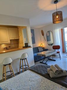 Kuchyň nebo kuchyňský kout v ubytování Cocon lumineux à Bandol à deux pas de la plage et de la gare