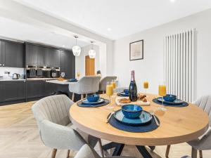 a dining room and kitchen with a table and chairs at Spacious 3BR 3-Bath Modern Home Warrington in Warrington +40 photos