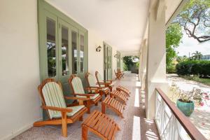 Ban công/sân hiên tại Rosedale 3 bedroom home