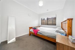 Postel nebo postele na pokoji v ubytování Happy Cozy Convenient 4BR, Breezy, Near Mall, Park