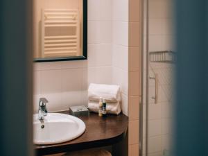 Et badeværelse på Apartment in Saint-Tropez with Beach Access