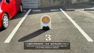 een foto van een parkeerplaats met een object erop bij Ojanse博多 in Fukuoka +34 foto's