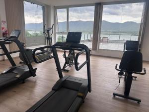 Fitness centrum a/nebo fitness zařízení v ubytování Departamento frente a lago Carlos Paz - Villa Siquiman - Complejo Veneto Village