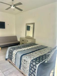 a bedroom with a bed and a dresser and a mirror at Casa Ich in Valladolid