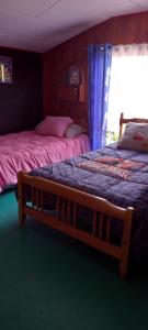 Postel nebo postele na pokoji v ubytování Casa a pasos del Centro de Dalcahue