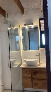 Et badeværelse på Studio superior con vistas al jardin