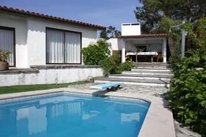 Swimmingpoolen hos eller tæt på Sítio Do Louro Villa