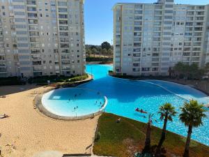 Bazén v ubytování Departamento Laguna Vista en Algarrobo nebo v jeho okolí