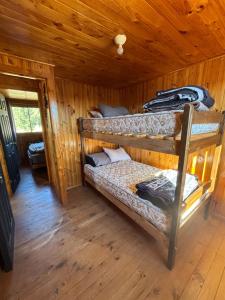 En eller flere senge i et værelse på Cabañas Vitalis