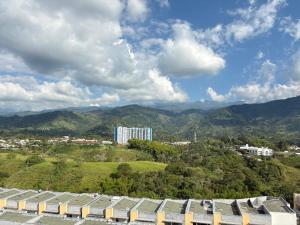 a view of a city with mountains in the background at apta estudio oronegro amanecer in Armenia
