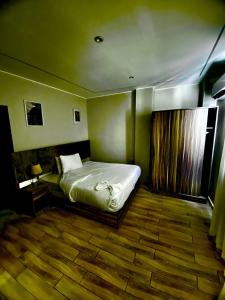 Postel nebo postele na pokoji v ubytování Pyramids fort & Free Pick-up