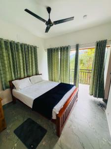 En eller flere senge i et værelse på The Lovely Home Stay