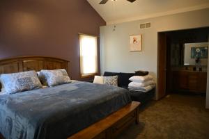 Postel nebo postele na pokoji v ubytování Home away from home