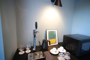 a desk with wine glasses and a computer monitor at TAP Inn MIURA in Miura +25 photos