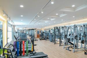 Fitness centrum a/nebo fitness zařízení v ubytování Two K Azana Style Hotel Bengkulu