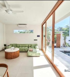 Khu vực ghế ngồi tại Private pool villa - Pererenan