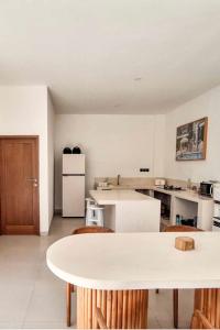 Nhà bếp/bếp nhỏ tại Private pool villa - Pererenan