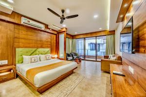 Postel nebo postele na pokoji v ubytování Casa Bliss- 3bhk Luxurious Villa with Private Pool Near Baga Beach + 61 fotografií