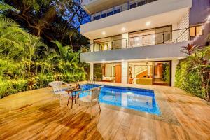 Bazén v ubytování Casa Bliss- 3bhk Luxurious Villa with Private Pool Near Baga Beach nebo v jeho okolí