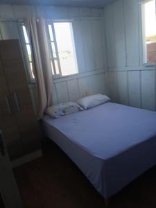 En eller flere senge i et værelse på Casa com piscina 5 muitos da praia do sonho