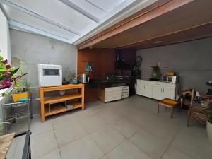 Køkken eller tekøkken på Casa Deus é Amor