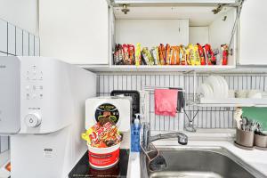 Kuchyň nebo kuchyňský kout v ubytování MIIN Stay02 + 5 fotografií