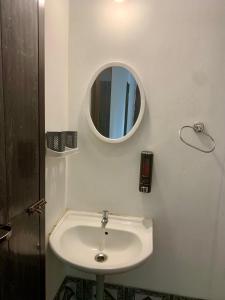 Et badeværelse på Nikhils Luxury Beach Cottages