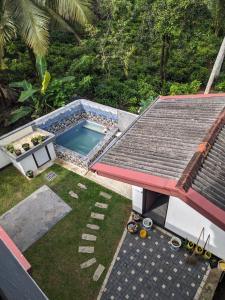 an overhead view of a swimming pool on top of a house at SR Home stay in Matugama
